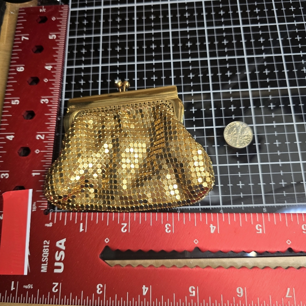 Vintage Gold Mesh Coin Purse Evening Bag Kiss Lock Clasp 70s Retro Glam - Picture 2 of 7
